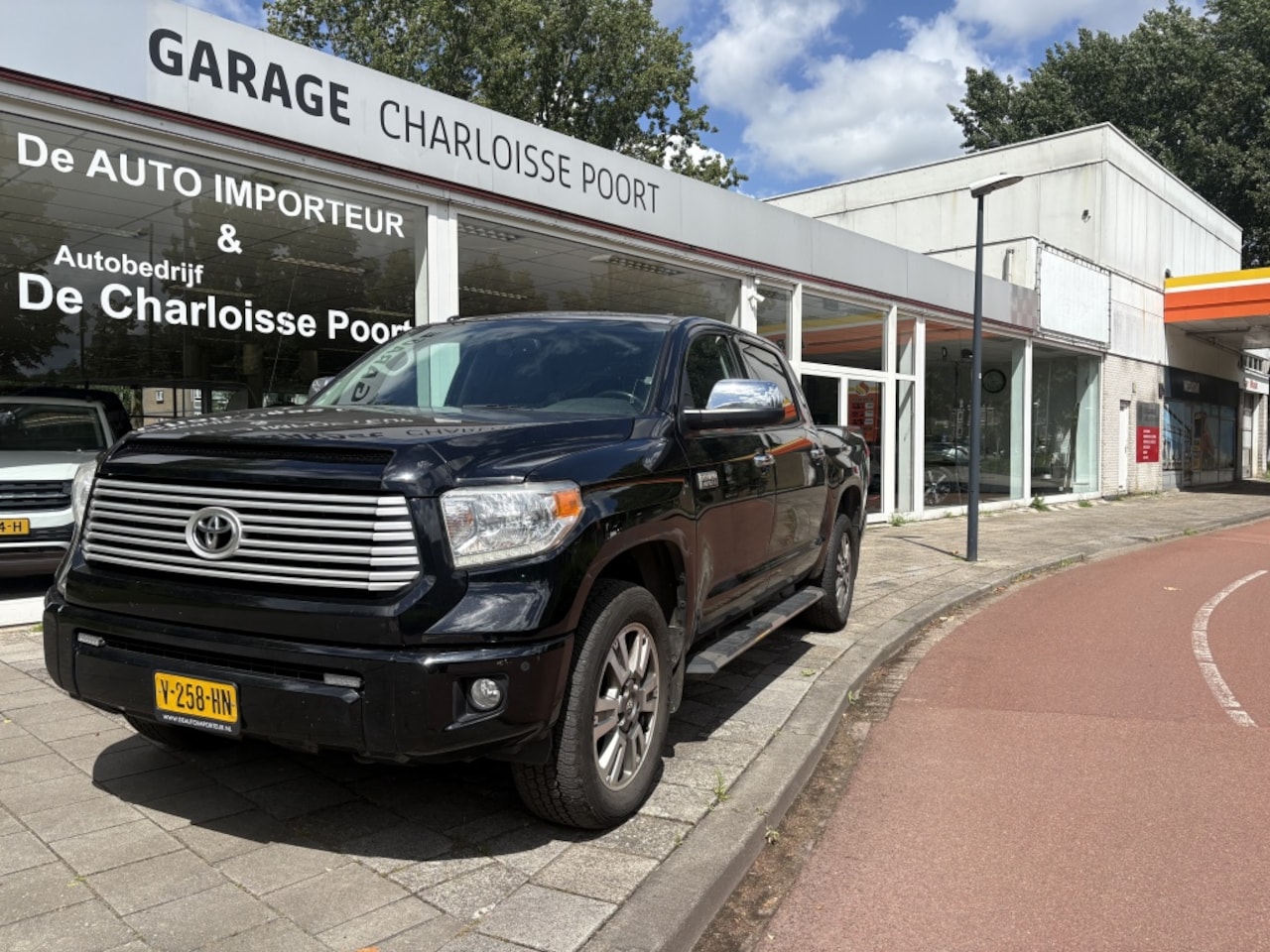 Toyota Tundra - 5.7 V8 Crew. Plat. BE TREKKER - AutoWereld.nl