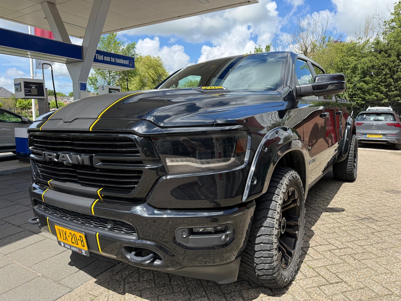 Dodge Ram 1500 - 5.7 V8 4x4 Crew Cab Laramie / Parkeersensoren / Camera / Airco - AutoWereld.nl