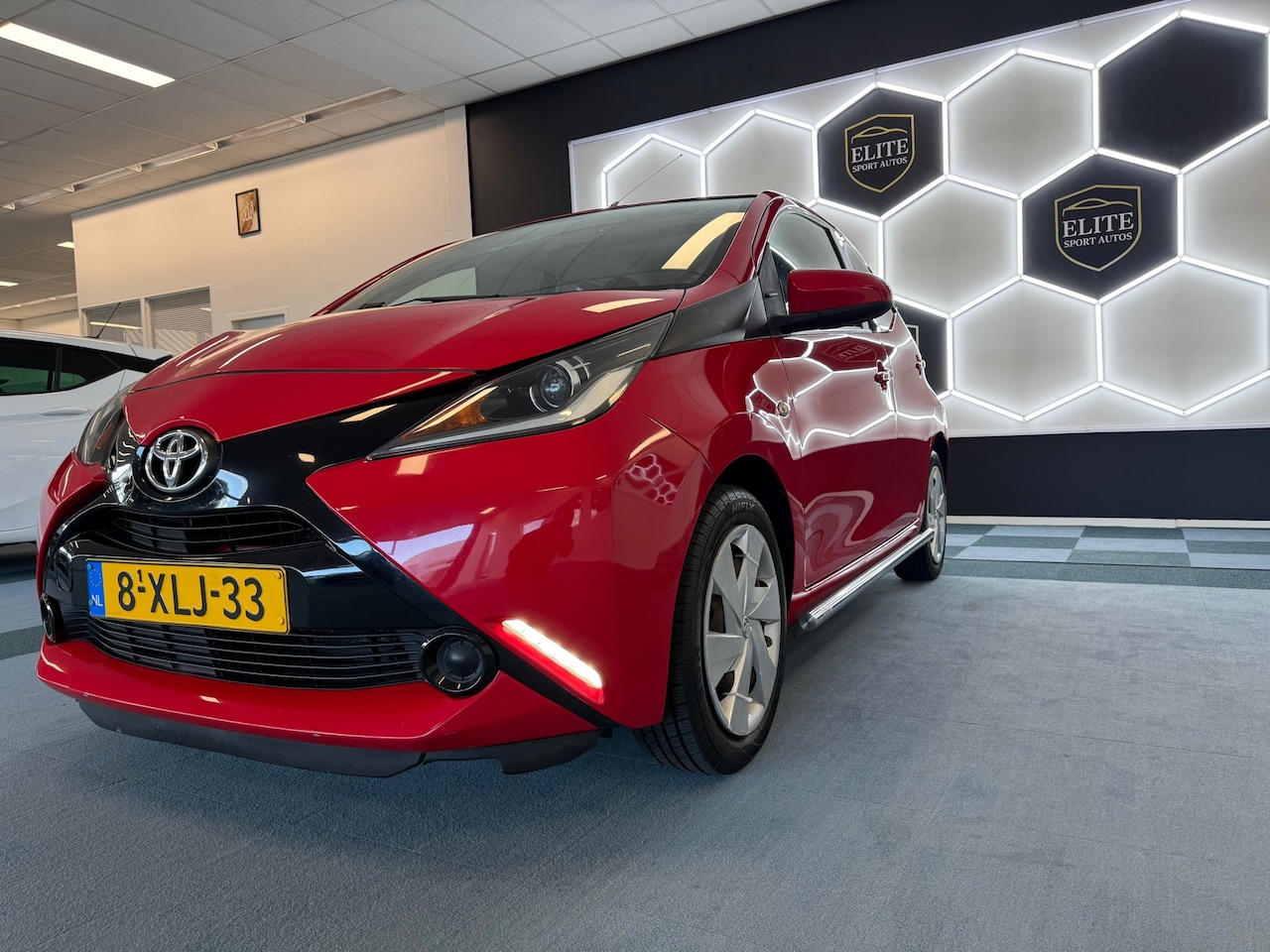 Toyota Aygo - 1.0 VVT-i x-play – Zuinig, betrouwbaar en klaar voor gebruik! - AutoWereld.nl