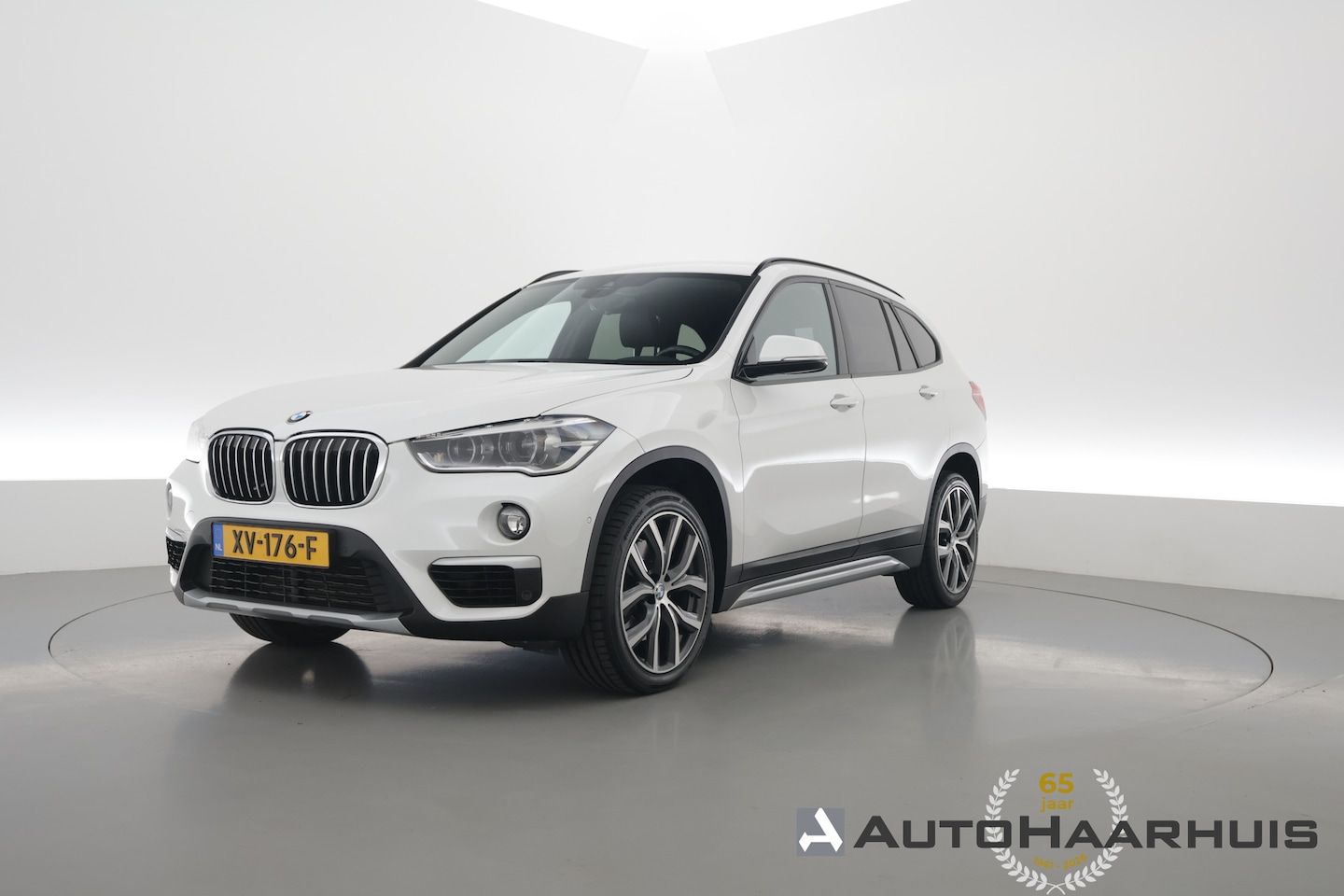 BMW X1 - sDrive20i Orange Edition III | Rijklaar! | Orig. NL | HUD | Leder | Camera+PDC | Dig. Cock - AutoWereld.nl