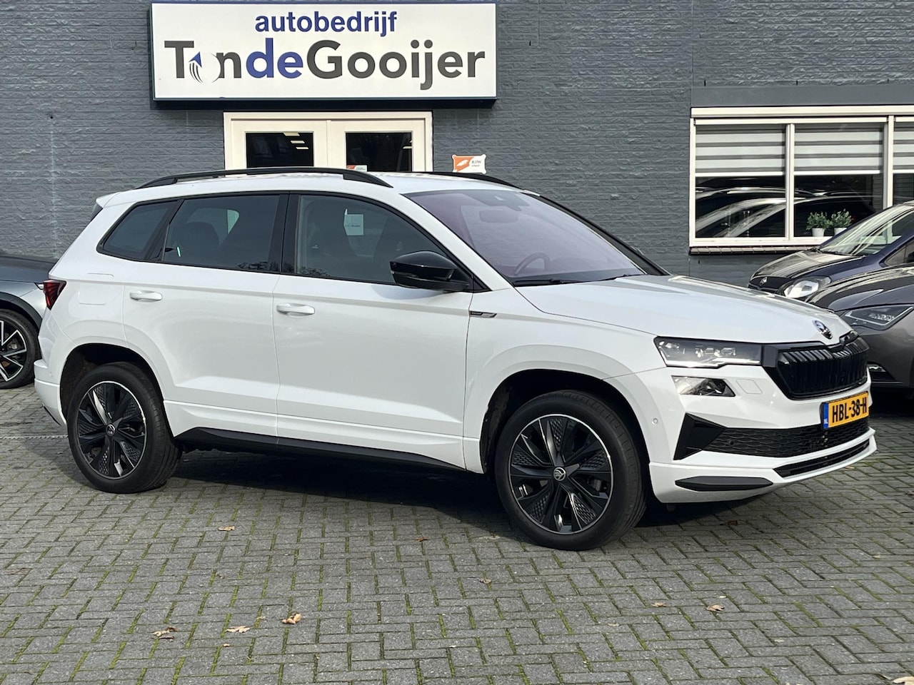 Skoda Karoq - 1.5 TSI ACT Sportline Business | EL. TREKHAAK | 360 CAMERA | 5 JAAR GARANTIE | - AutoWereld.nl