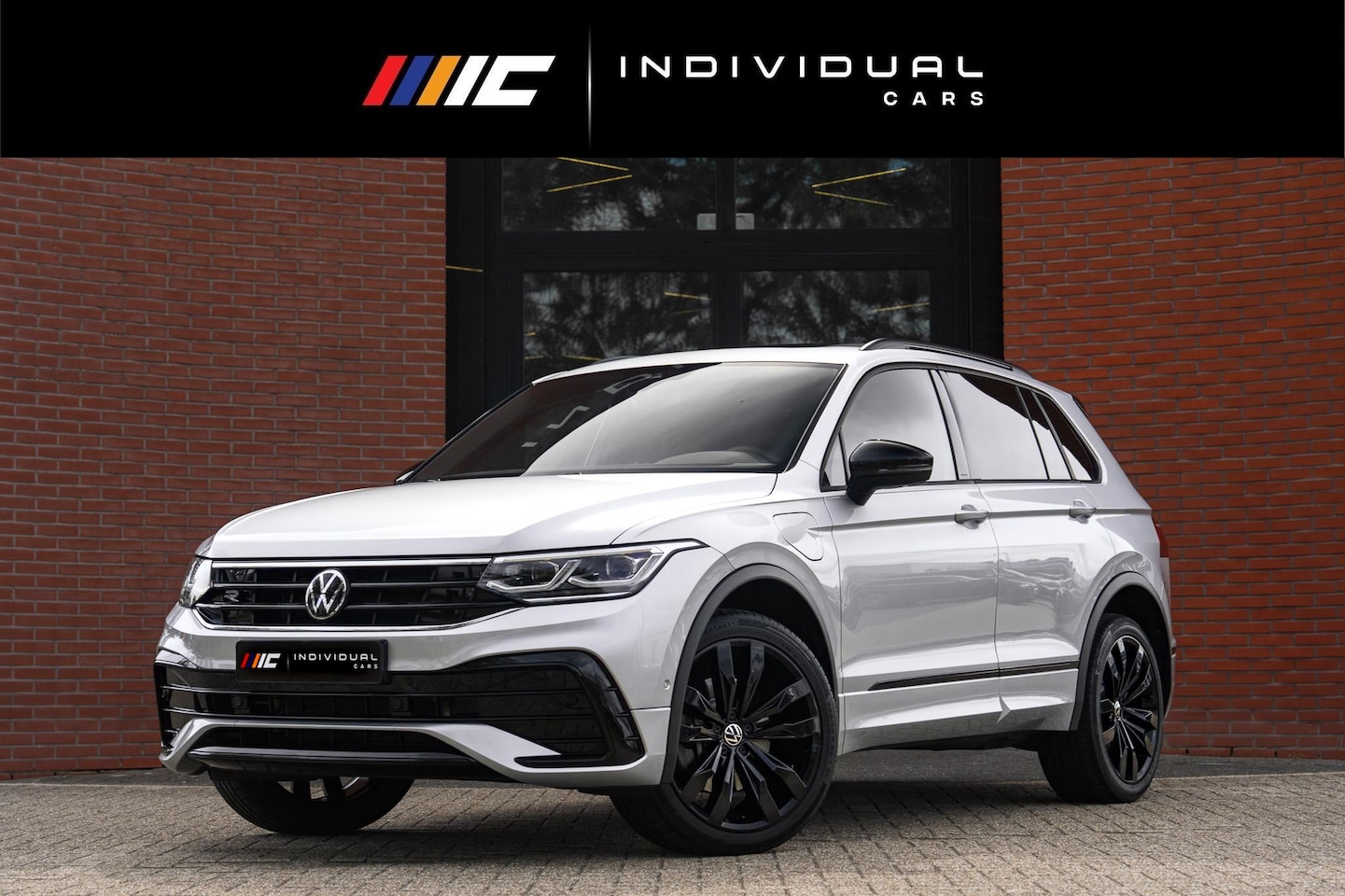 Volkswagen Tiguan - 1.4 TSI eHybrid R-Line BlackStyle Pano Trekhaak - AutoWereld.nl