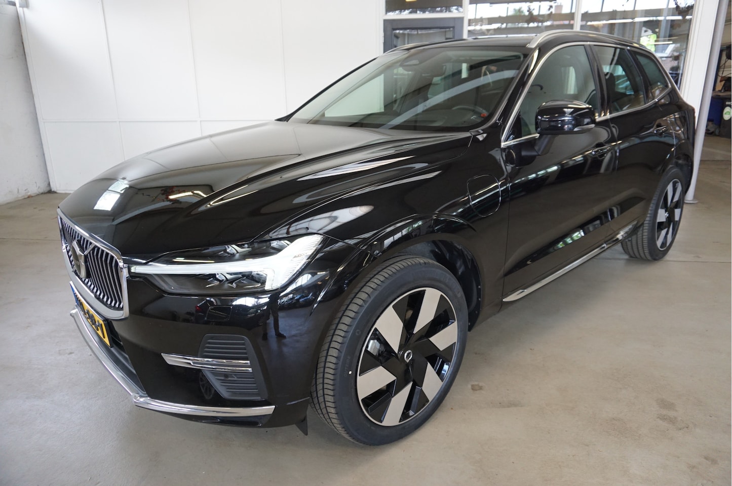 Volvo XC60 - 2.0 T8 Plug-in hybrid AWD Ultra Leder Schuifdak - AutoWereld.nl