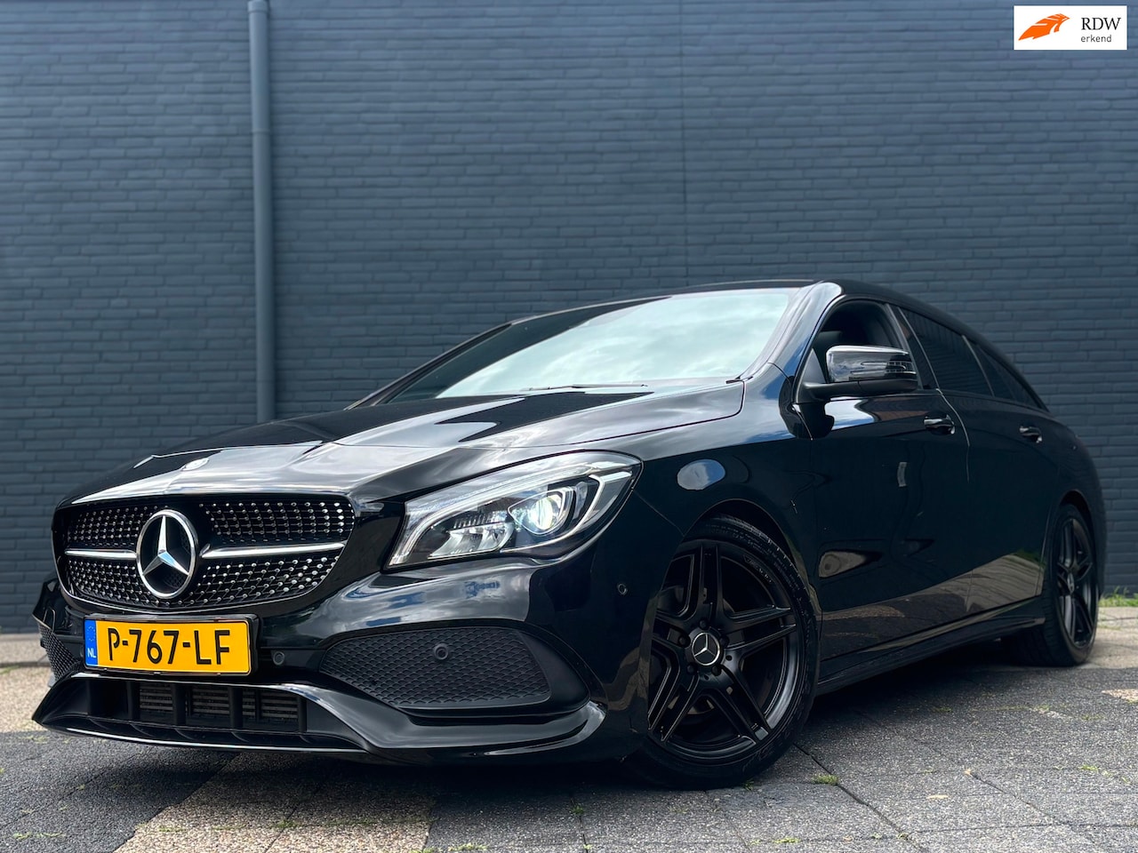 Mercedes-Benz CLA-klasse Shooting Brake - 200 AMG-Line | Pano | Stoelverwarming | Automaat - AutoWereld.nl
