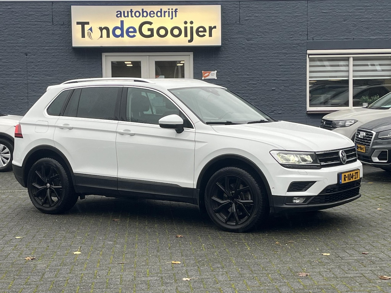 Volkswagen Tiguan - 2.0 TSi 4Motion DSG 190 PK | EL. TREKHAAK | STANDKACHEL | CAMERA | 18" | - AutoWereld.nl