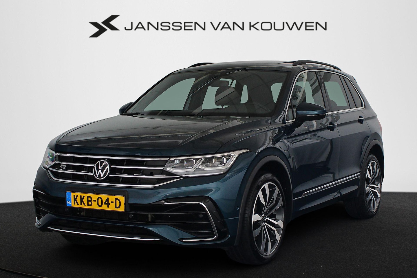 Volkswagen Tiguan - 1.4 TSI eHybrid R-Line Business+ Pano Trekhaak 20" Stuur-Stoelverwarming 360-Camera - AutoWereld.nl