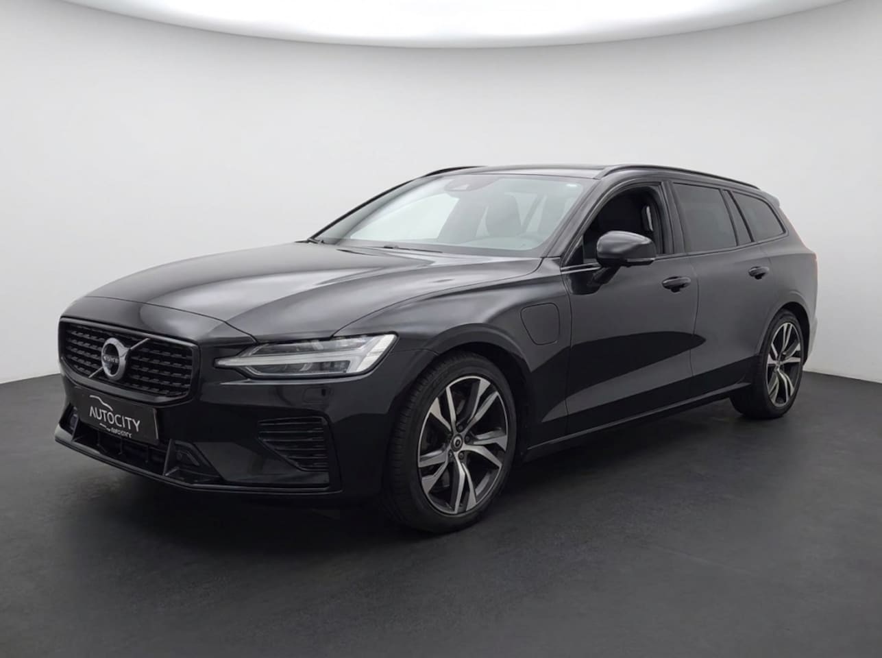 Volvo V60 - T6 R-Design PHEV AWD 340PK | Pano | Harman Kardon | HUD | 360° | - AutoWereld.nl