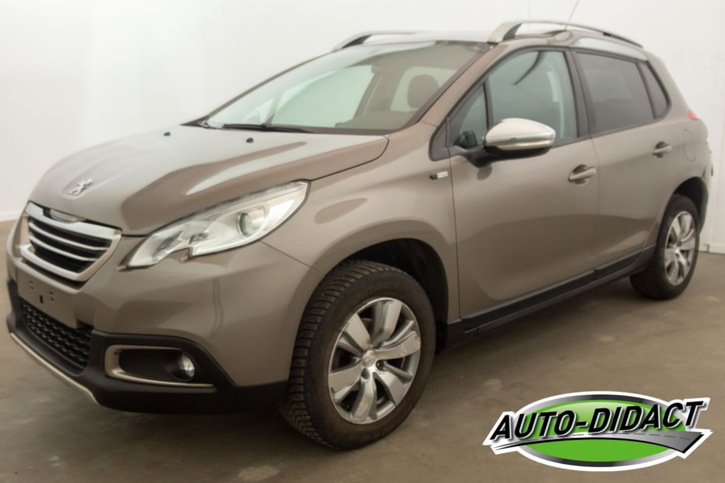 Peugeot 2008 - 1.2 60kW Navi Clima Access - AutoWereld.nl