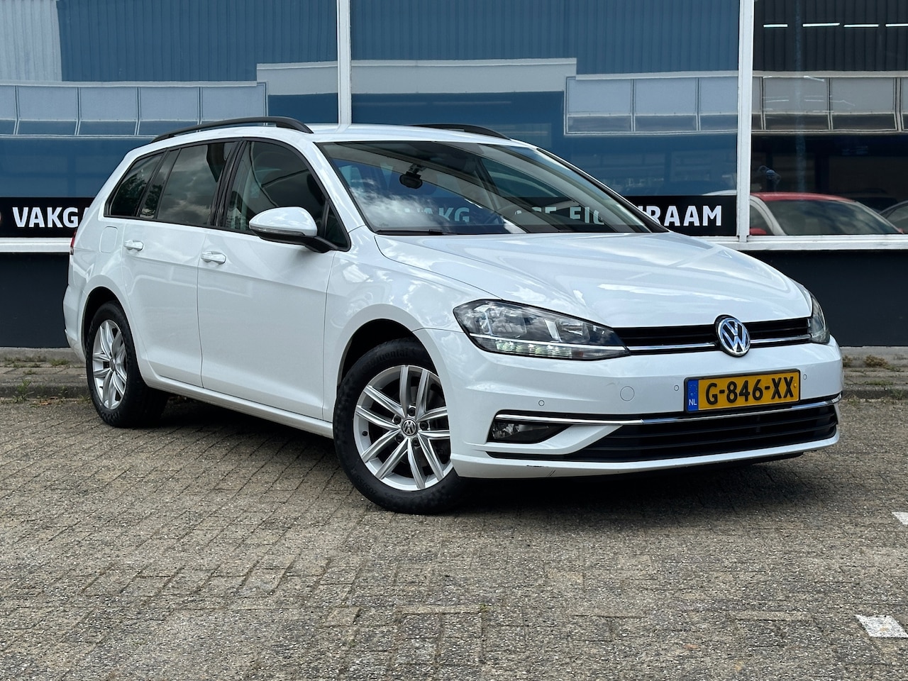 Volkswagen Golf Variant - 1.0 TSI Highline/AUT/NAV/PDC/CARPLAY - AutoWereld.nl