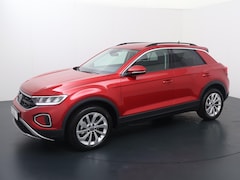 Volkswagen T-Roc - 1.5 TSI Life | 150 PK | Trekhaak | Adaptive Cruise Control | Climate control | Achteruitri
