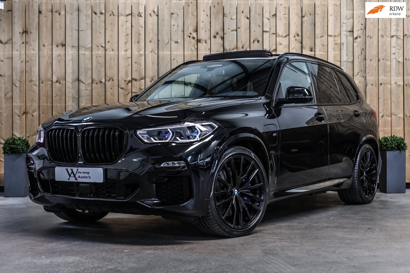 BMW X5 - XDrive45e M-Sport *Skylounge*B&W*Massage*Achteras-Besturing* - AutoWereld.nl