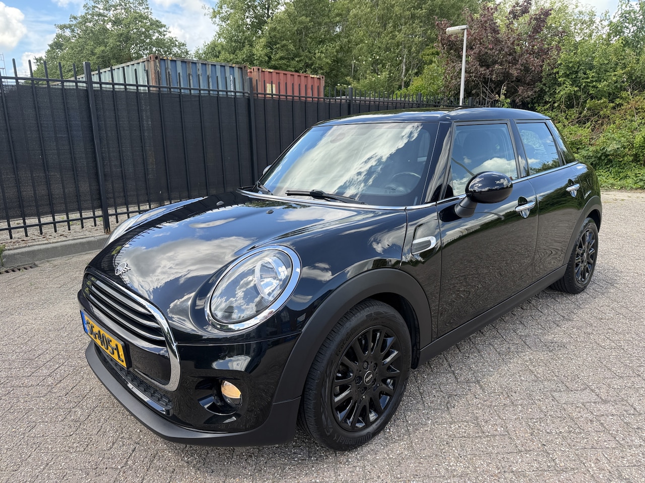 MINI 5-Deurs - 1.5 Cooper Pepper Carplay/Clima - AutoWereld.nl