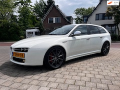 Alfa Romeo 159 Sportwagon - 1.7 Ti Distinc 200 PK Ecc Isofix Xenon Leder 19LM youngt