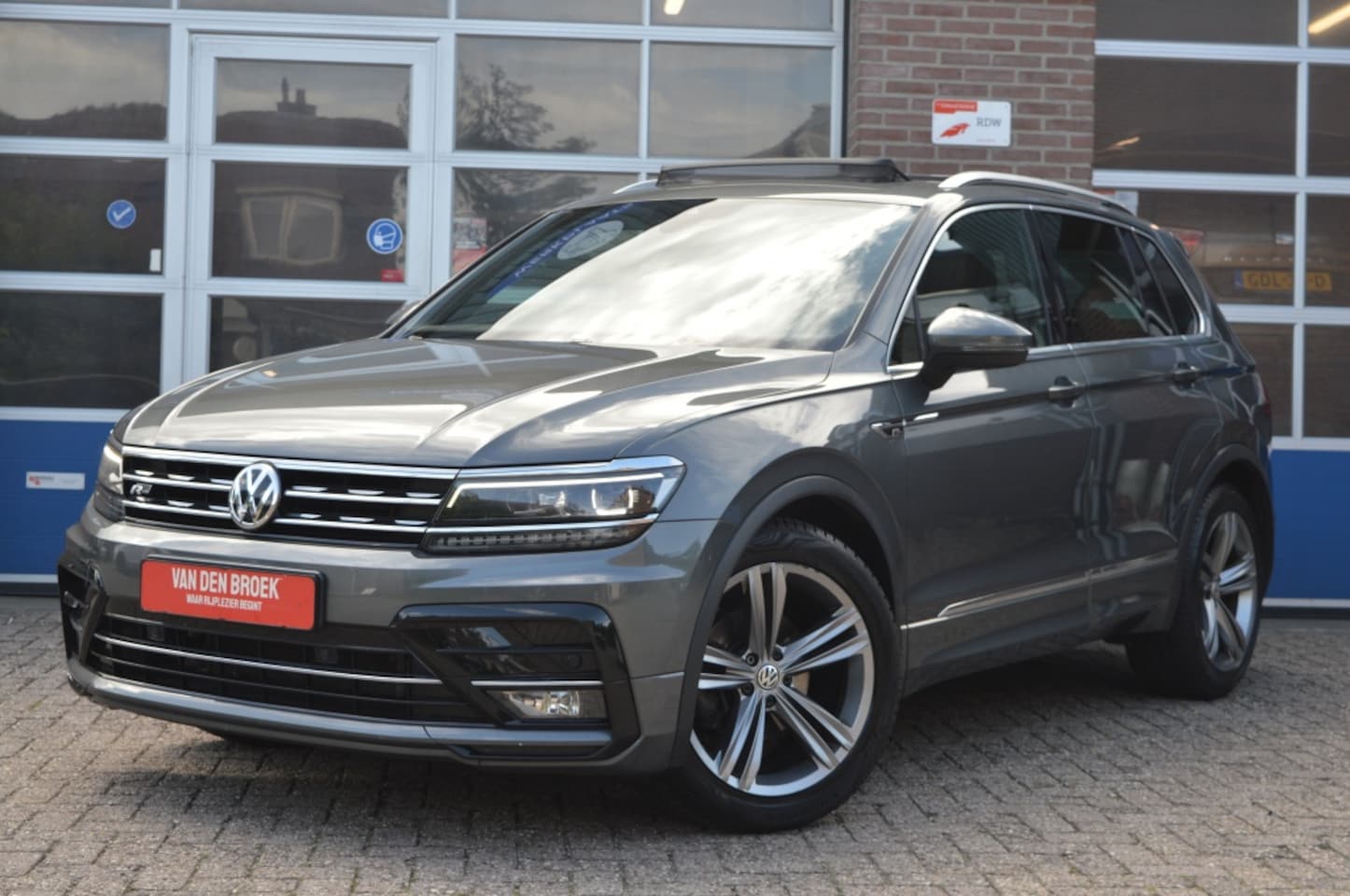 Volkswagen Tiguan - 1.5 TSI R-Line | AUT - PANODAK - DYNAUDIO - AutoWereld.nl