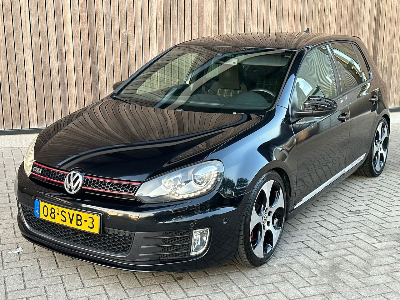 Volkswagen Golf - 2.0 GTI | XENON | LED | AUT | NAVI | - AutoWereld.nl