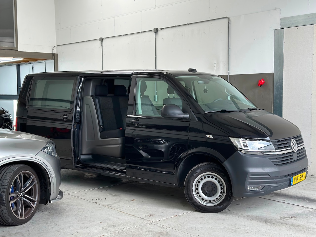 Volkswagen Transporter - 2.0 TDI L2H1 30 DC DUBBELCABINE 2021 GARANTIE - AutoWereld.nl