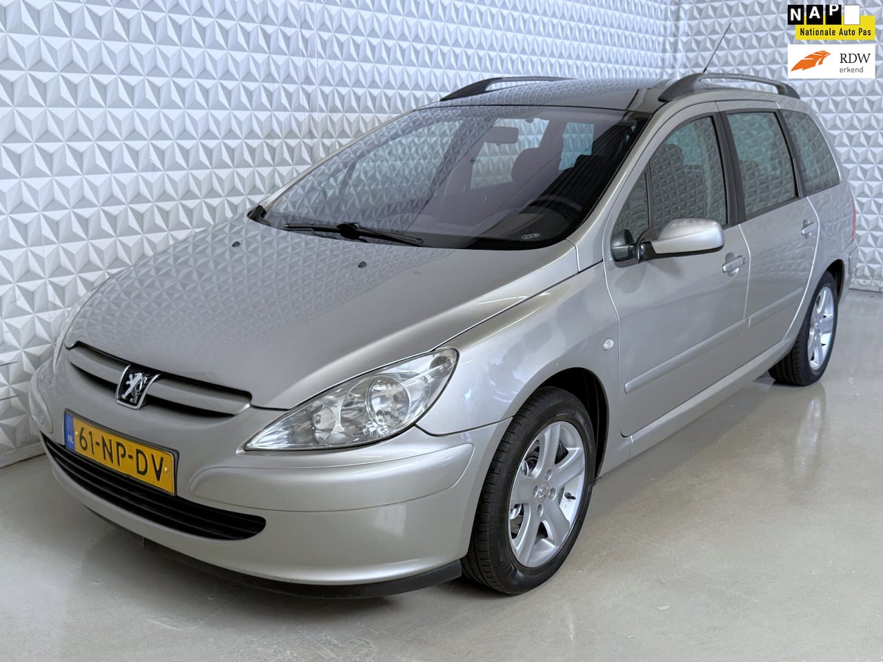 Peugeot 307 SW - 1.6 16V Pack CLIMA-CRUISE-PANORAMA-TREKHAAK (2004) - AutoWereld.nl