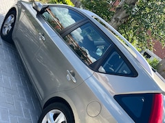 Kia Cee'd Sporty Wagon - 1.4 CVVT Seven