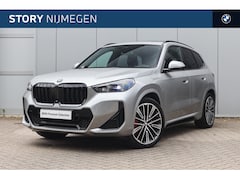 BMW X1 - xDrive25e M Sport Automaat / Panoramadak / Trekhaak / Sportstoelen / Head-Up / Parking Ass