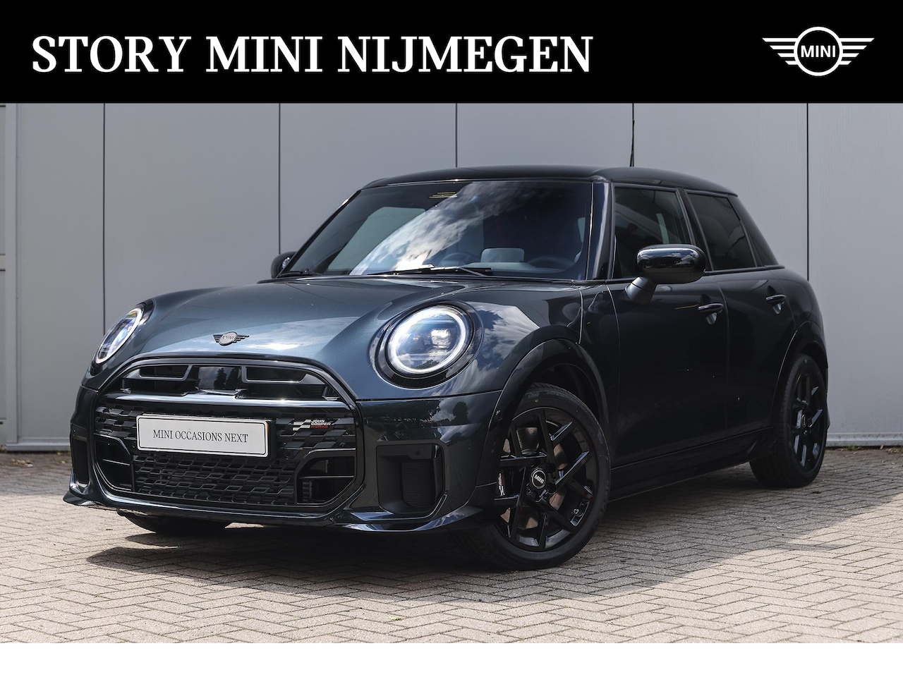 MINI 5-Deurs - Hatchback Cooper C Automaat / John Cooper Works / Pakket M / 17" JCW Sprint Spoke black - AutoWereld.nl