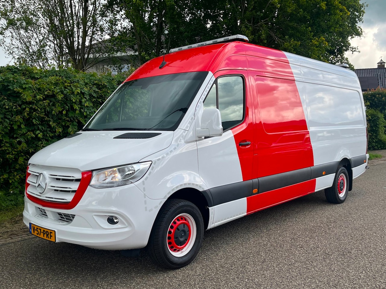 Mercedes-Benz Sprinter - 317 L3H2 Automaat | MBux | NIEUW! slechts 500km - AutoWereld.nl