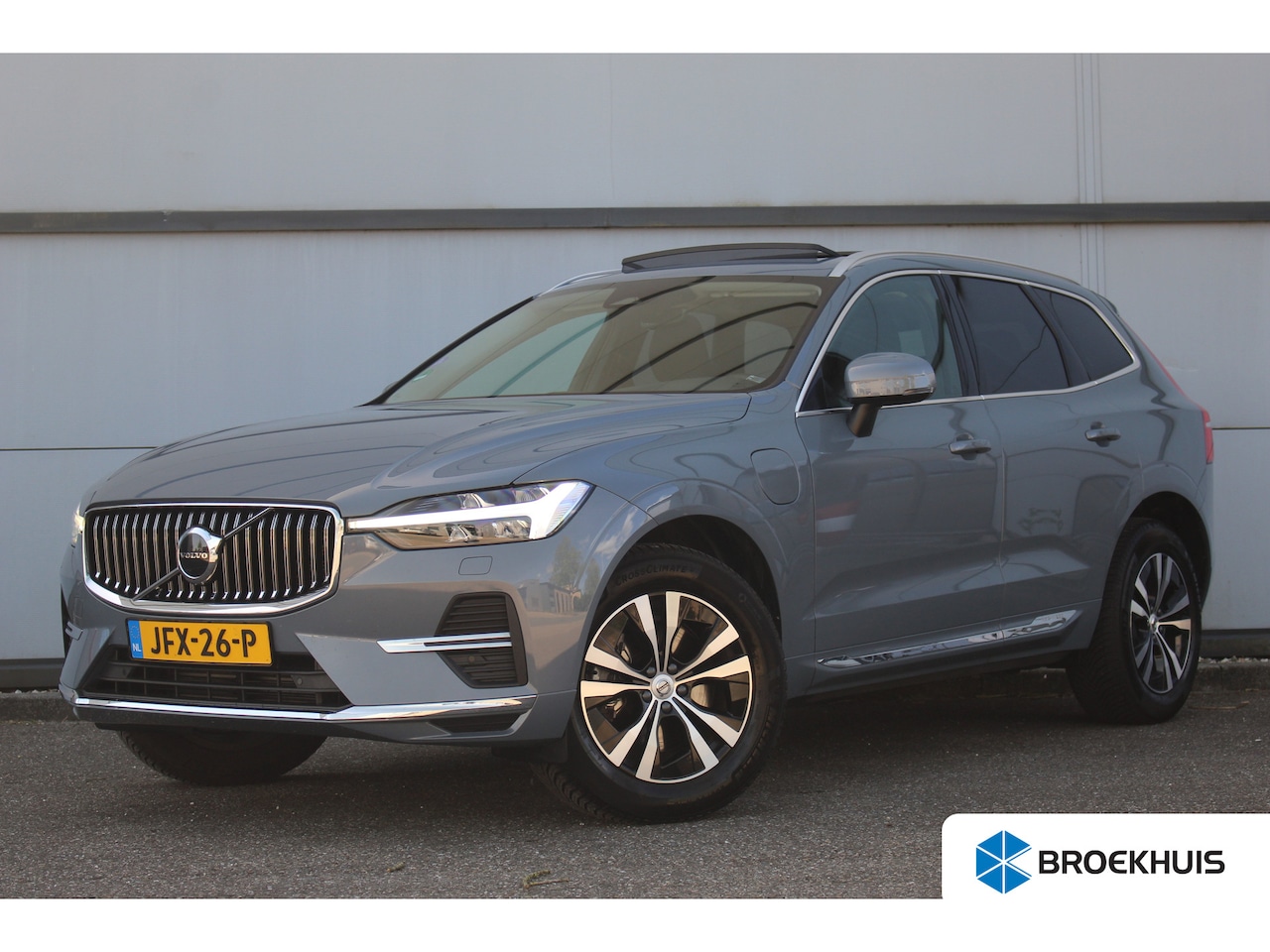 Volvo XC60 - 2.0 T6 Plug-in hybrid AWD Core Bright | Pano | Trekhaak | Intellisafe | Winterline | Keyle - AutoWereld.nl