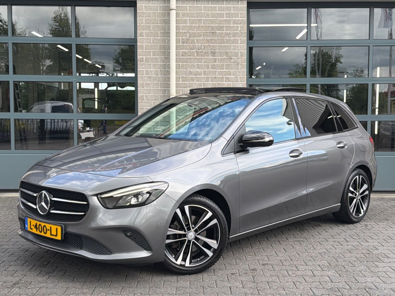 Mercedes-Benz B-klasse - 200 Business Solution Plus|PANO|TREKHAAK| - AutoWereld.nl
