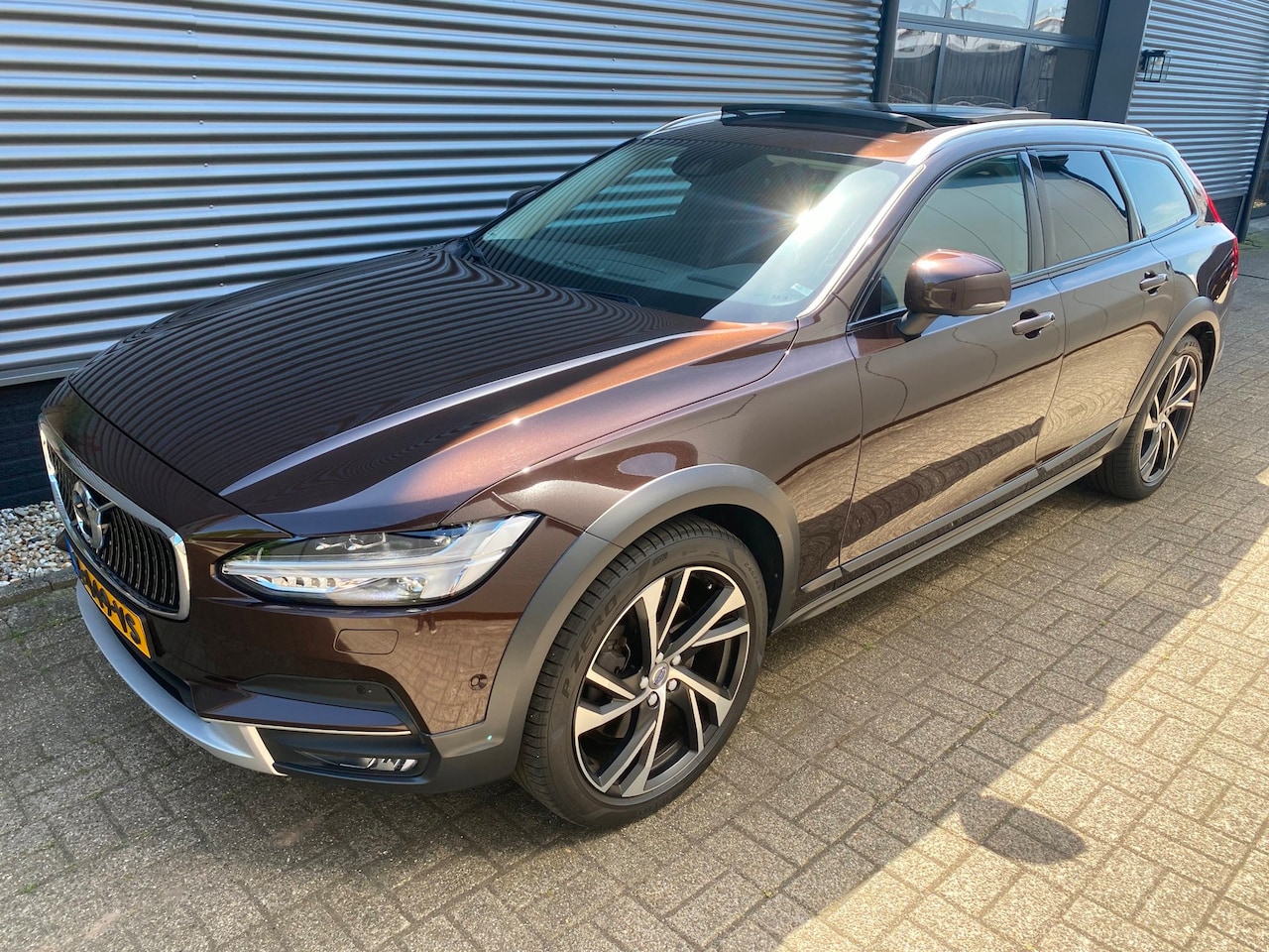 Volvo V90 Cross Country - 2.0 D5 Pro 2.0 D5 Pro - AutoWereld.nl