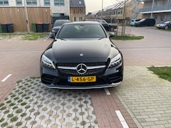 Mercedes-Benz C-klasse - 180 Business Solution 156PK AMG NIEUWSTAAT NL-AUTO I Leer I Camera I PDC I 18" I Apple car