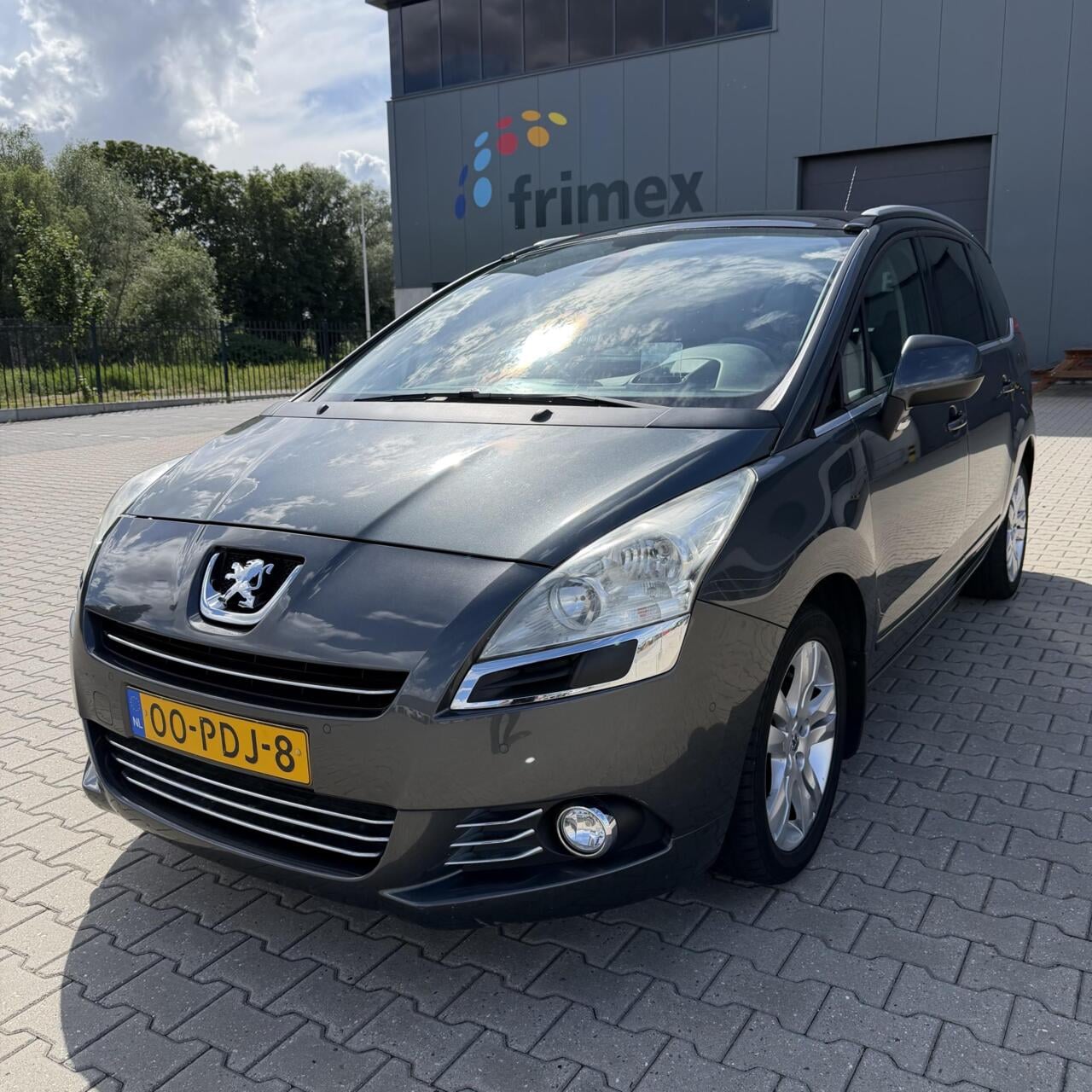 Peugeot 5008 - 1.6 GT | Pano | LAGE KM | Trekhaak | NW APK - AutoWereld.nl