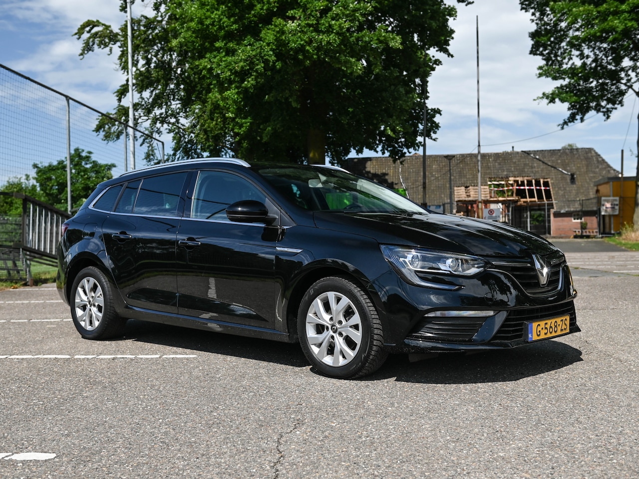 Renault Mégane Estate - 1.3 TCe Limited 116pk | CarPlay | Clima | LED - AutoWereld.nl