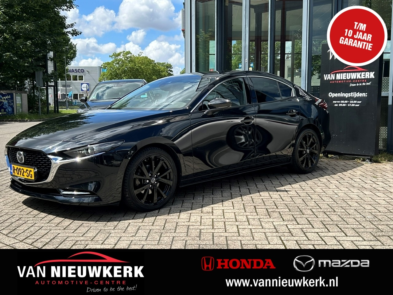 Mazda 3 - Sedan Skyactiv-X 186pk Luxury | Leer | Bosé Audio | HUD | Trekhaak 1300kg | - AutoWereld.nl