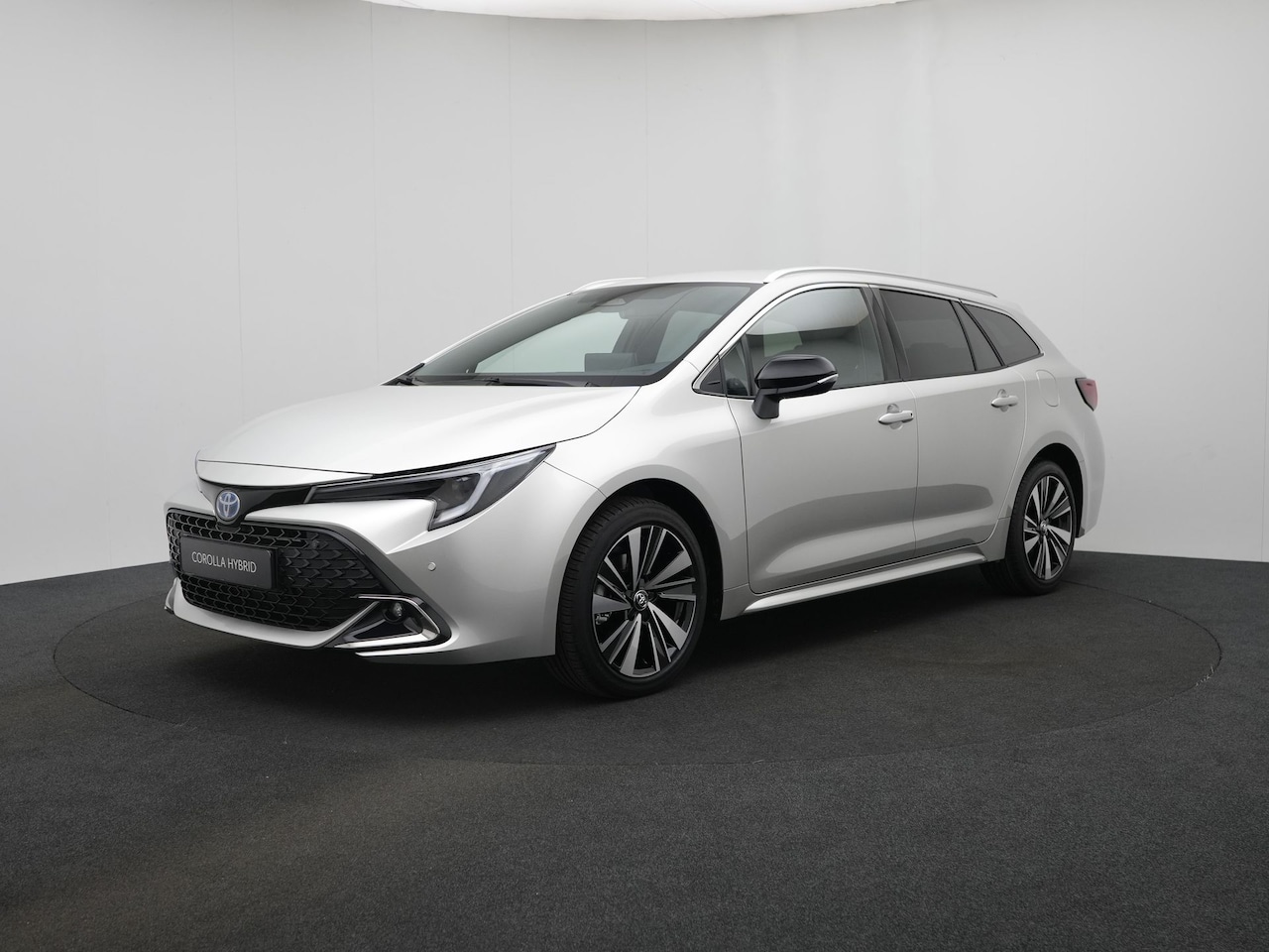 Toyota Corolla Touring Sports - Hybrid 140 Dynamic ||Nieuw & Direct leverbaar|| Actieprijs|| incl. € 5000 korting|| - AutoWereld.nl
