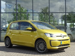 Volkswagen Up! - 1.0 5 drs Achteruitrijcamera Navi LM velgen Airco Nieuwstaat NL auto Zuinig!
