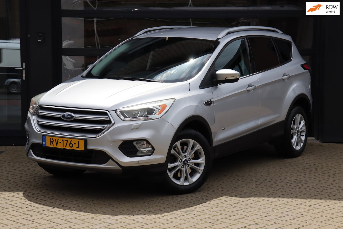 Ford Kuga - 1.5 Titanium 4WD | 182PK | 4x4 | Cruise | Navi | Camera | Stoel/Stuur Verwarming | Clima | - AutoWereld.nl