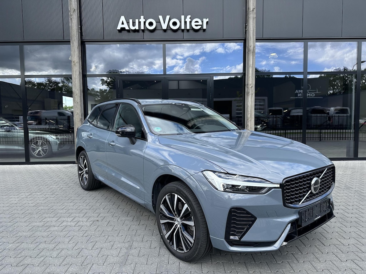 Volvo XC60 - B4 Plus Dark ACC|Cam|leder|trekhaak - AutoWereld.nl