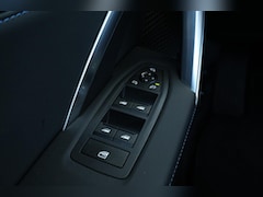 BMW iX1 - xDrive30 Launch Edition 67 kWh | M-Sport Pakket | Trekhaak | Harman Kardon | Head-Up | Ele