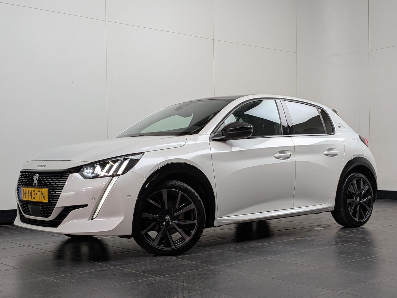 Peugeot 208 - 1.2 Turbo GT Pack | VERWACHT | Adapt. Cruise | Pano | Stoelverwarming | Alcantara | Camera - AutoWereld.nl