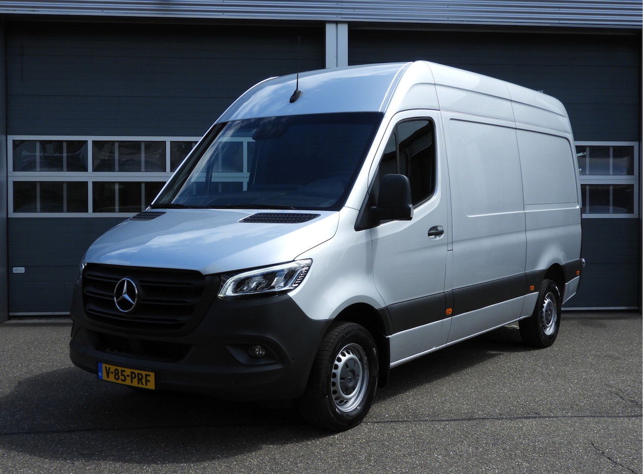 Mercedes-Benz Sprinter - 317 1.9 CDI L2H2 RWD AUT | 3.5t TREKHAAK | LED | CRUISE | CAMERA | MBUX - AutoWereld.nl