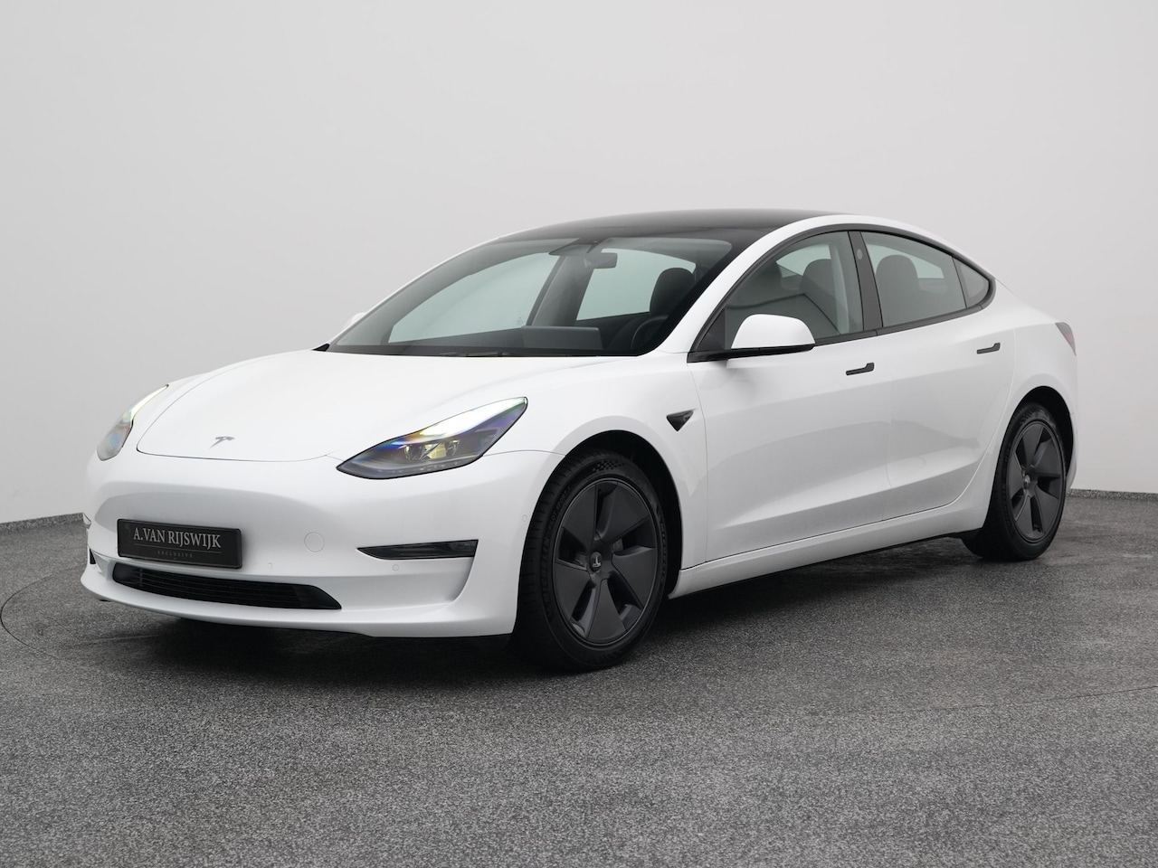 Tesla Model 3 - Long Range RWD Long Range AWD 75 kWh | PANO | CAMERA | AUTOPILOT | STOEL- EN STUURVERW. - AutoWereld.nl