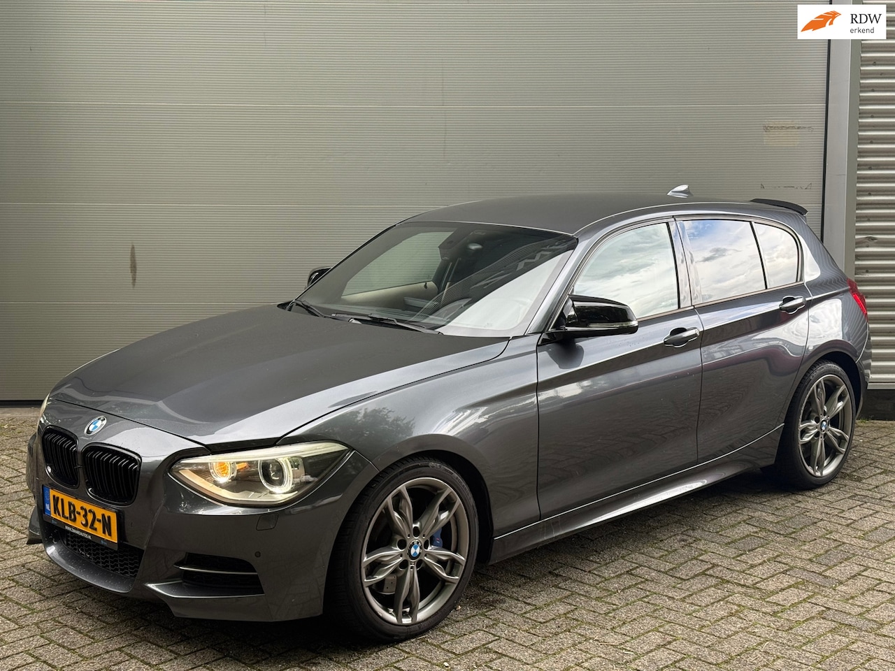 BMW 1-serie - M135i xDrive l Xenon l Volleder l Navi l Cruise l Climate l APK 07-27 l - AutoWereld.nl