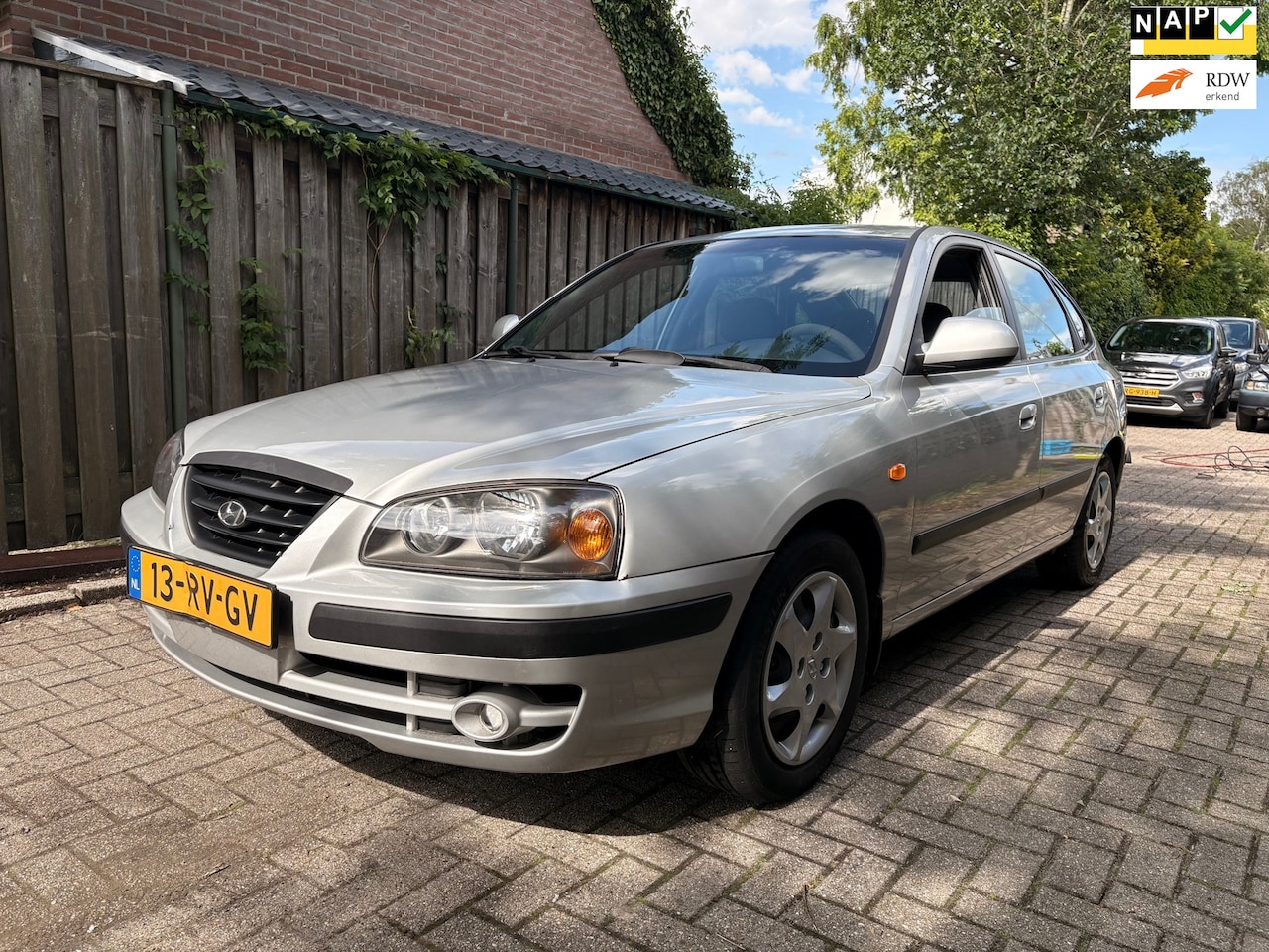Hyundai Elantra - 1.6i-16V Dynamic - automaat - airco - nap - AutoWereld.nl