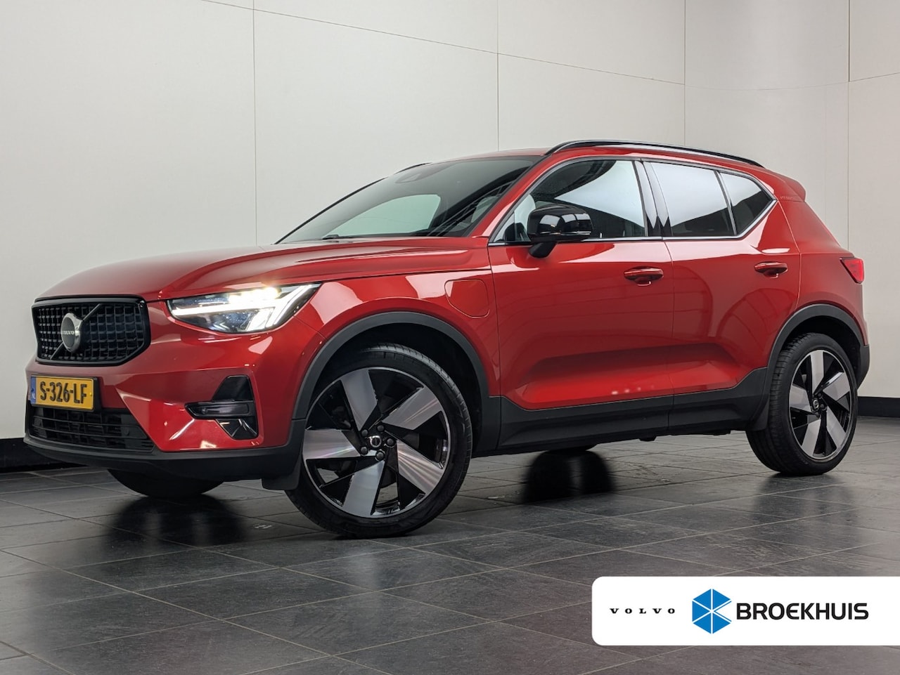 Volvo XC40 - 1.5 T5 Plug-in hybrid Plus Dark | Panoramadak | Trekhaak | 20" | Harman/Kardon | - AutoWereld.nl