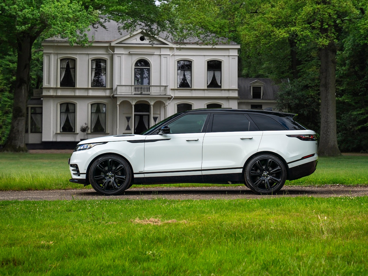 Land Rover Range Rover Velar - 2.0 P300 Turbo AWD R-Dynamic HSE | Panoramadak | Head-up | Meridian - AutoWereld.nl