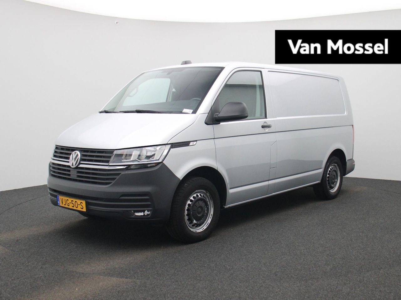 Volkswagen Transporter - 2.0 TDI L1H1 150PK | Automaat | Radio | Airco | Parkeerhulp achter | Navigatie | Apple Car - AutoWereld.nl