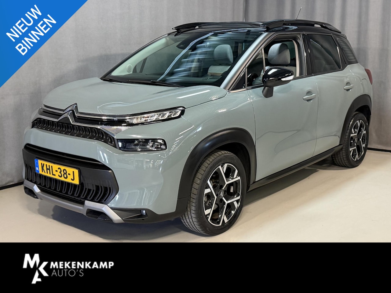Citroën C3 Aircross - 1.2 PureTech Shine 16"/Panoramadak/Leder/Stoelverwarming/Camera/Navigatie/Apple Carplay & - AutoWereld.nl