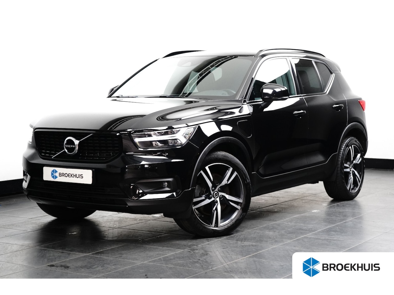 Volvo XC40 - 1.5 T5 Recharge R-Design 262pk | Pano | Stoelverwarming | Camera | Apple Carplay - AutoWereld.nl