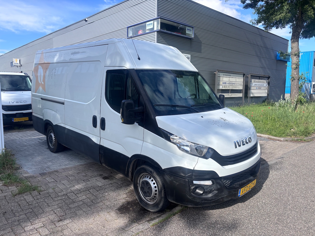Iveco Daily - 35S14V 2.3 352 H1 L2H2 Euro 6 Trekhaak 3500 kg - AutoWereld.nl