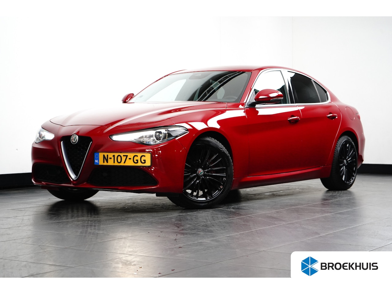 Alfa Romeo Giulia - 2.0T | Camera | Stoelverwarming | Elek. Stoelen | Trekhaak - AutoWereld.nl