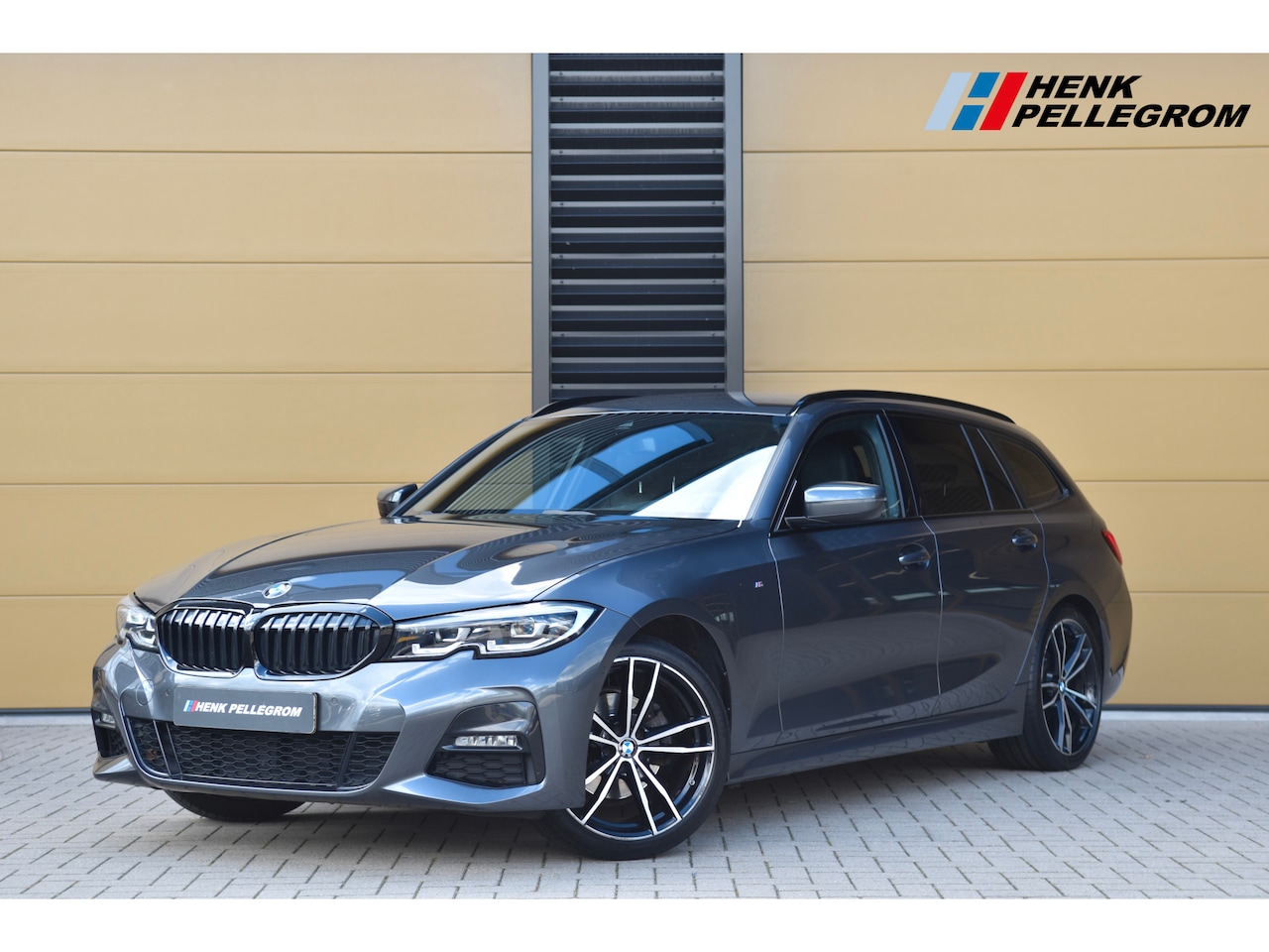 BMW 3-serie Touring - 320i High Executive * M-Sport * M-Sportonderstel * Comforttoegang * Sfeerverlichting * - AutoWereld.nl